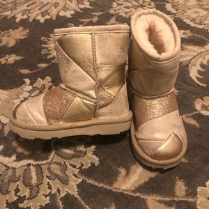 Size 9 toddler uggs, excellent condition